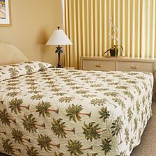 Sweetwater at Waikiki Banyan — Bedroom