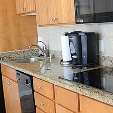 Sweetwater at Waikiki Banyan — Kitchen