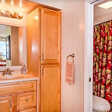 Aston at the Waikiki Banyan — Bathroom