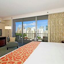 Wyndham Vacation Resorts Royal Garden at Waikiki — Bedroom