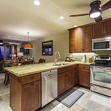 Keauhou-Kona Surf and Racquet Club — Kitchen