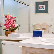 The Gardens at West Maui — Bathroom