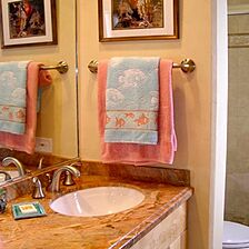 Hololani Resort — Bathroom
