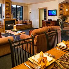 Grand Summit Hotel — Living Area