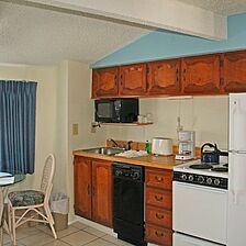 Nautical Watch Beach Resort — Kitchen