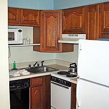 Nautical Watch Beach Resort — Kitchen