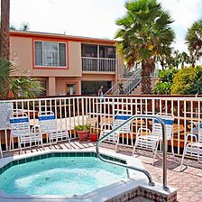 Nautical Watch Beach Resort — Hot Tub