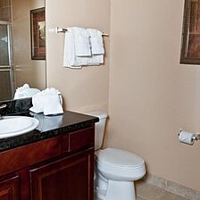 Tuscana Resort — Bathroom