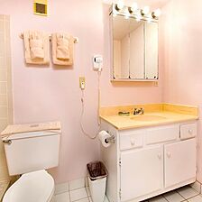Seven Seas Resort — Bathroom