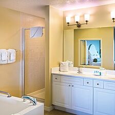 Wyndham Bay Club II — Bathroom