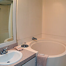 Topsider Resort — Bathroom