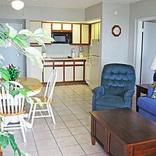 Anchorage Resort & Yacht Club — Living Area