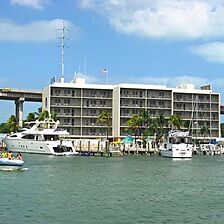 Anchorage Resort & Yacht Club — Exterior