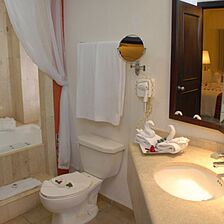 Krystal Grand Nuevo Vallarta — Bathroom