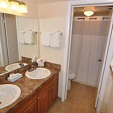 Redington Ambassador &mdash; Bathroom