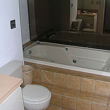 Tanglwood Resort &mdash; - Unit Bathroom