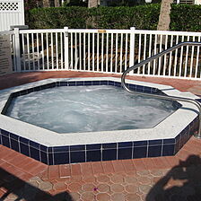 Oyster Bay &mdash; Hot Tub