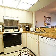 Harder Hall Lakeside Villas — Kitchen