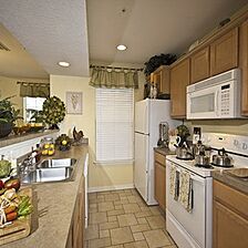 Holiday Inn Club Vacations Piney Shores Resort — Kitchen