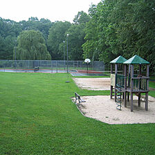 Loreley — Playground and tennis court at