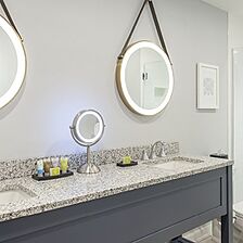 King 583 &mdash; Bathroom