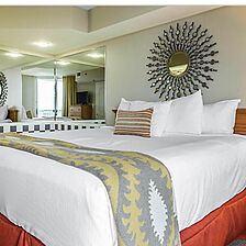 Shore Crest Vacation Villas II — Master bedroom w/ garden tub