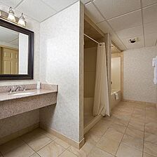 Villa Roma Resort Lodges — Bathroom