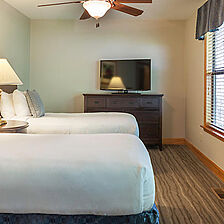 Laurel Crest Resort — guest bedroom