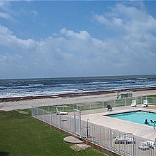 Peregrine Townhomes at San Luis Pass — - pool and beach