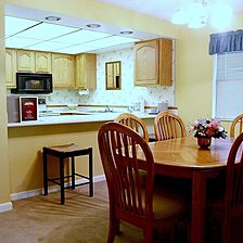 Laurel Point Resort — Dining Area