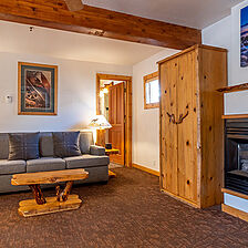 Red Wolf Lakeside Lodge &mdash; Sample Living Area