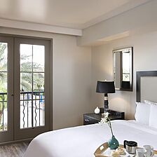 Las Palmeras by Hilton Grand Vacations