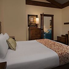 Disney's Saratoga Springs Resort & Spa — Sample Treehouse Villas Bedroom