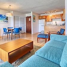Vacation Internationale Aloha Towers — Sample Living Area