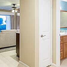 Villa L'Auberge — Sample Bathroom