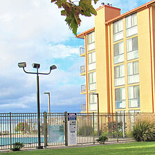The Pointe on the Bay — Exterior