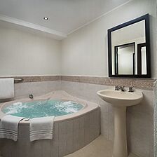 El Cid La Ceiba, Cozumel — Sample Bathroom