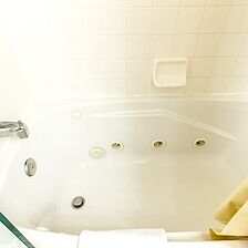 Red Wolf Lodge at Olympic Valley — Sample Bathroom