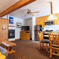 Red Wolf Lakeside Lodge &mdash; Sample Living Area