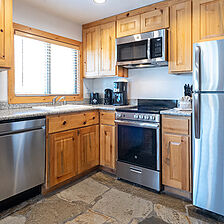 Red Wolf Lakeside Lodge &mdash; Sample Kitchen