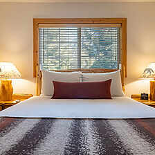 Red Wolf Lakeside Lodge &mdash; Sample Bedroom