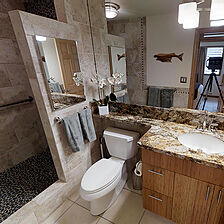 Maui Sands Condomimium — Sample Bathroom