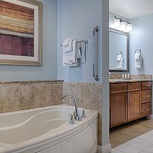 Club Wyndham National Harbor — Sample Bathroom