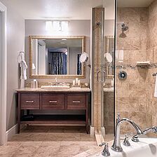 Club Wyndham National Harbor — Sample Bathroom