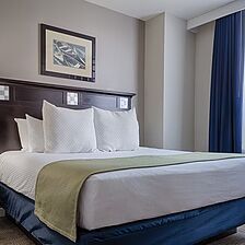 Club Wyndham National Harbor — Sample Bedroom