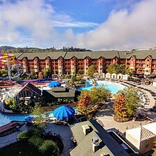 Club Wyndham Great Smokies Lodge — Resort Exterior and Pools/Water Park
