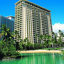 Lagoon Tower by Hilton Grand Vacations — Resort Exterior on Duke Kahanamoku Lagoon