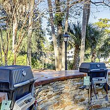The Village at Palmetto Dunes — Grill Area