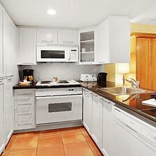 Full kitchen