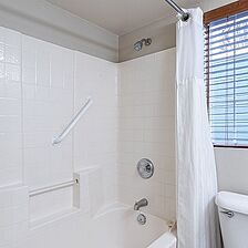 RiverPointe at Napa Valley — Sample bathroom